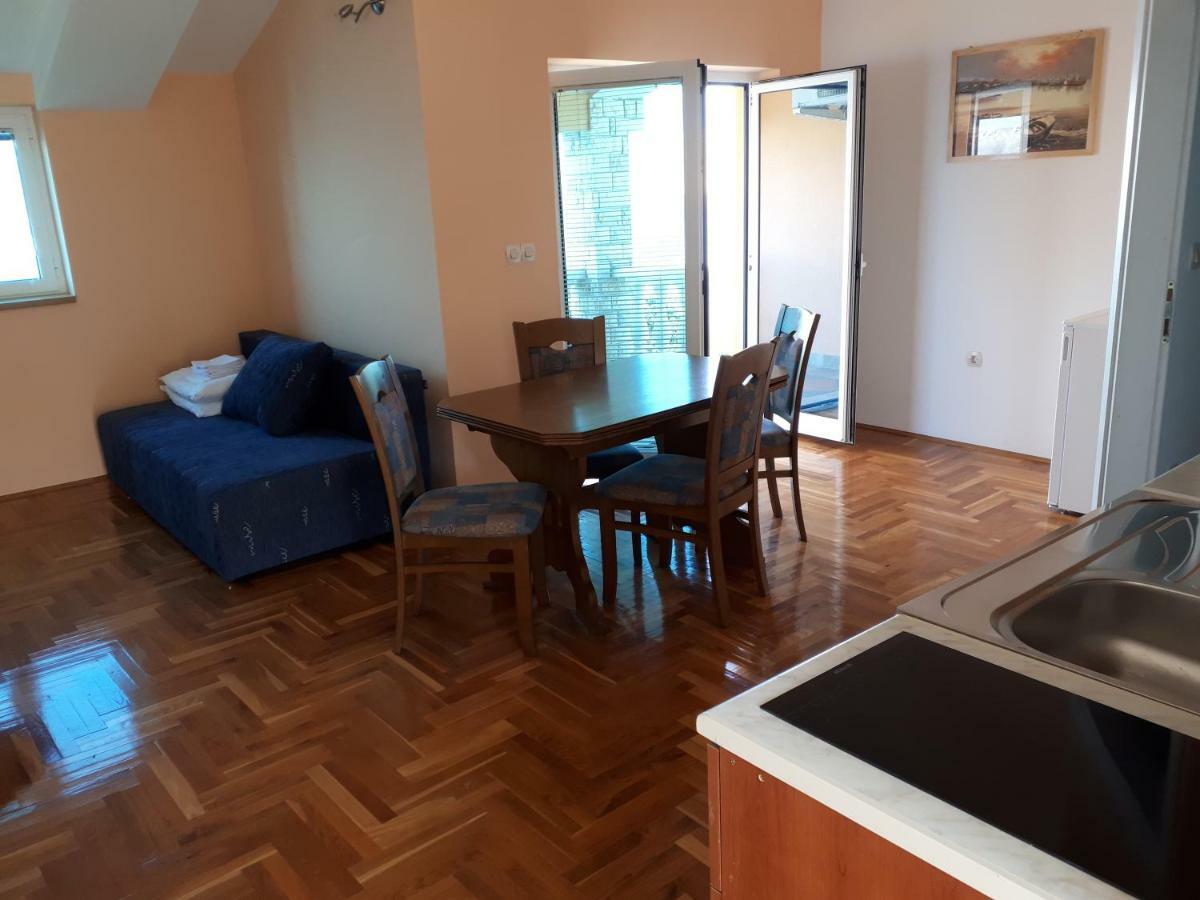 Apartments Horvat On Island Pag Vlasici Exterior photo